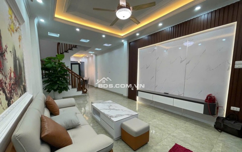 Bán Nhà Hoa Lâm, Việt Hưng Long Biên, 56m2  x 5 tầng, ô tô đỗ cửa, dưới 8,3 tỷ